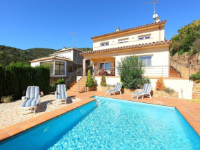 Отель Holiday Home Mas Ambros  Калонже